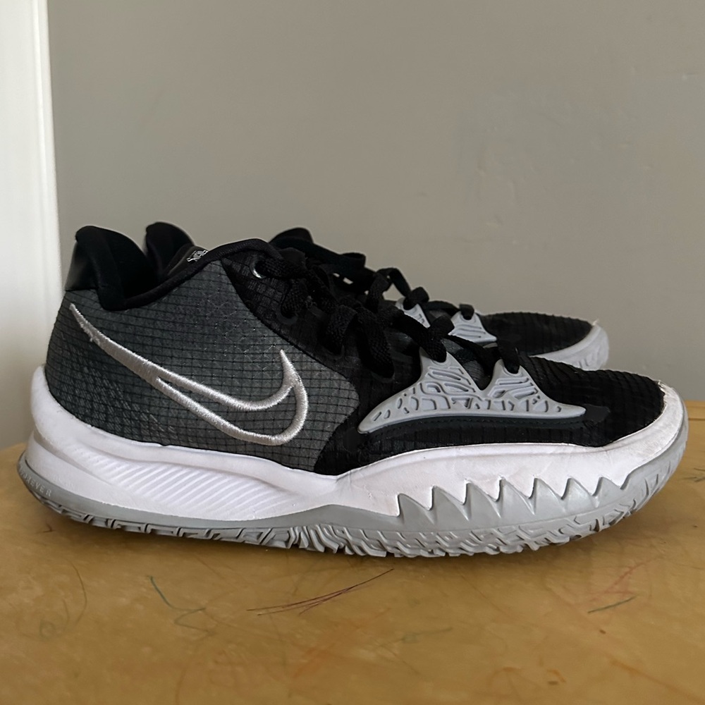 Nike Kyrie 4 Low